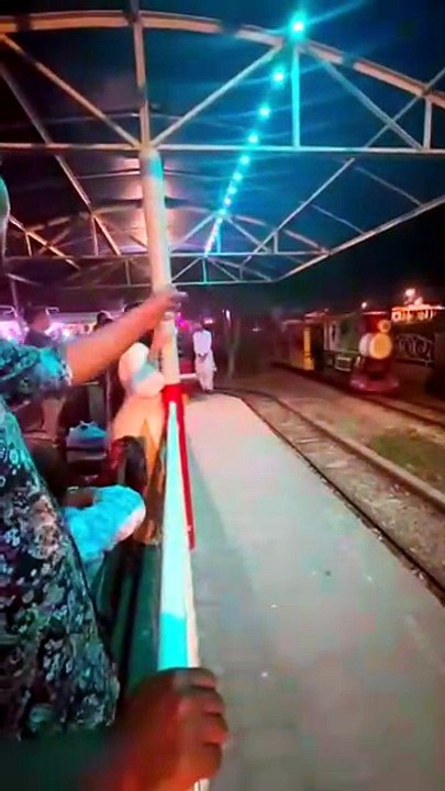 BHOOKI QAIDI & MAA KI KUCHDI IN TRAIN.