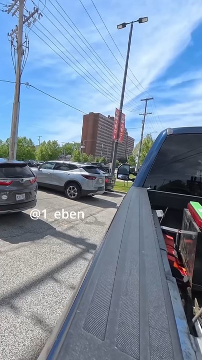 When you forget how to exit the parking lot 🤦🏾‍♂️😂 #repo #automobile #towtruck #towing #tow #goat