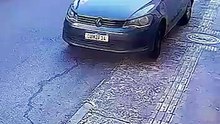Veja momento exato em que jornalista é assaltada na Barra; assista ao vídeo