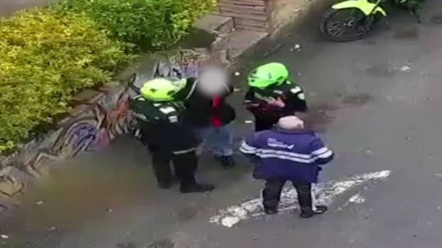 Cámara captó robo en Bogotá: ladrones intentaron llevarse un vehículo y terminaron rodeados