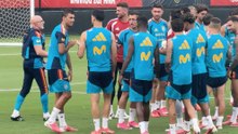 Pasillo de collejas por el 30 cumpleaños de Rodri y Mikel Merino: ¡el del City se llevó la peor parte!