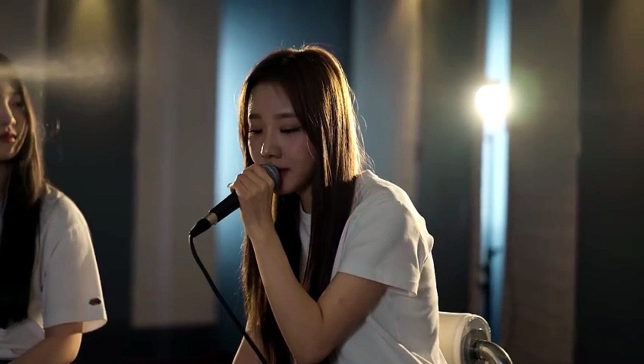 Lovin' Me (OT4) - LIVE IN STUDIO    FIFTY FIFTY (피프티피프티) - FIFTY FIFTY Official