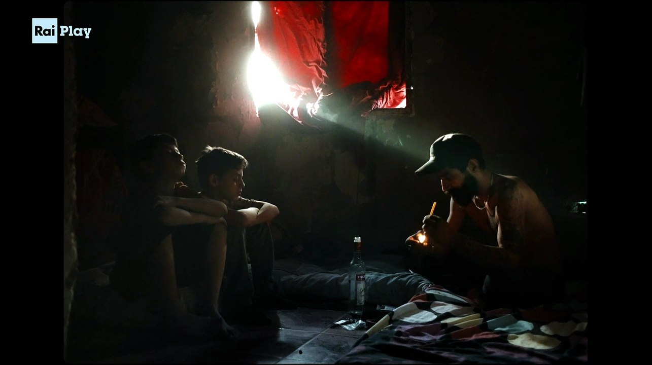 A Man Fell-Un giorno nella vita di una comunità...
