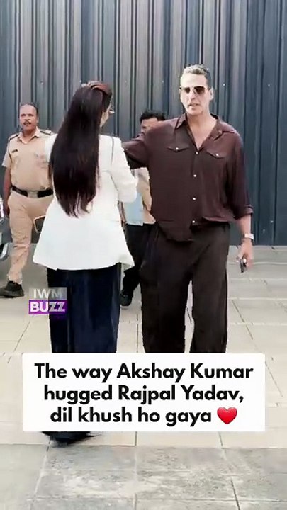 The way Akshay Kumar hugs Rajpal Yadav says more than words ever could