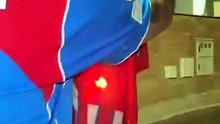 Hinchas de Atlético Madrid quemaron la camiseta de Julián Alvarez tras sus declaraciones sobre abandonar el club