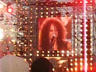 Lydie assis par terre video