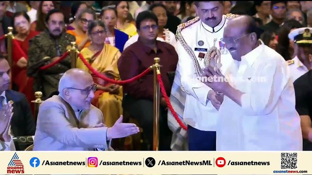 മലയാളിയുടെ അഭിമാനം...; പത്മഭൂഷൺ പുരസ്കാരം ഏറ്റുവാങ്ങി മമ്മൂട്ടി