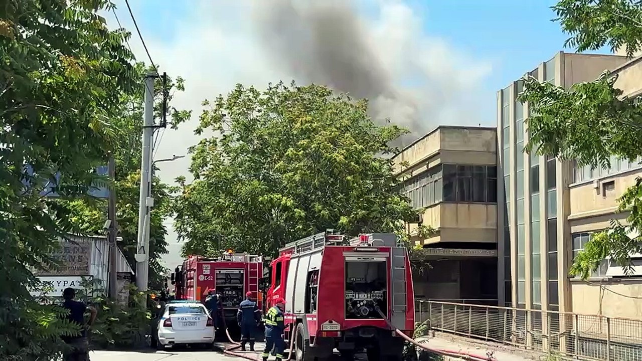 Βίντεο από το σημείο που ξέσπασε η φωτιά στο Αιγάλεω