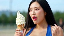 Grokで生成したＡＩ動画、テーマ「アイスクリームを食べるレースクイーン」