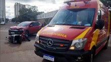 Carro e moto se envolvem em acidente na Rua Paraguai
