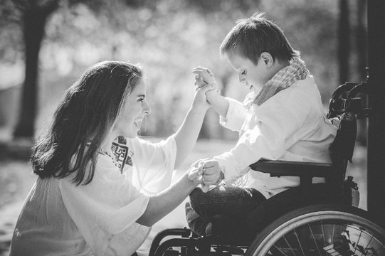 Tú eres mi luz : el vínculo entre dos hermanos que desafía todas las adversidades