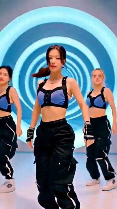 AI K-pop Day 28: Blue Harness → All-White Clean 🔥 3.1s Whip + 9.4s Switch