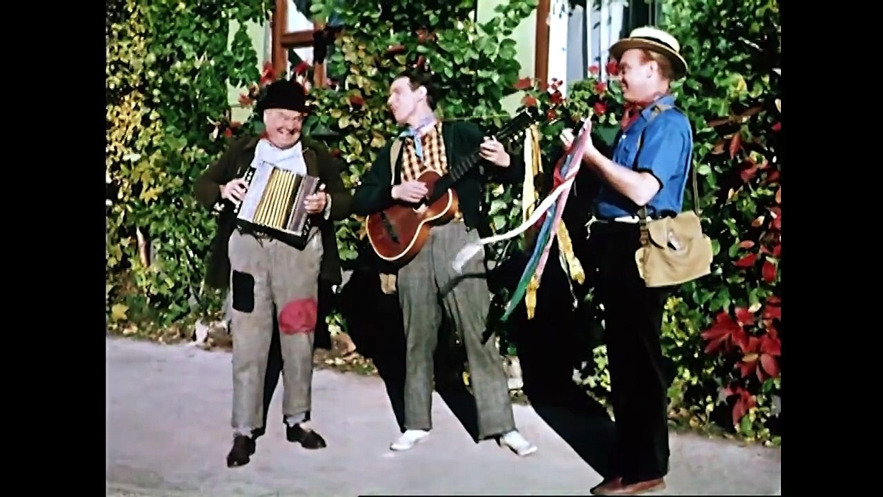 At the well in front of the gate (1952)