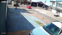Vídeo mostra Fiat Argo sendo arrastado em batida na Rua Rio da Paz