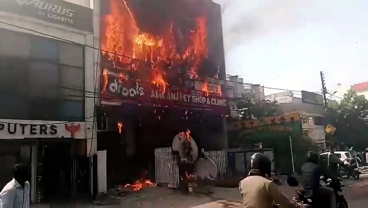 Incendio en escuela deja muertos y heridos
