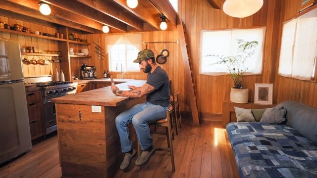 Inside a 465-Sq-Ft Malibu Trailer Home Inspired by Boat Cabins