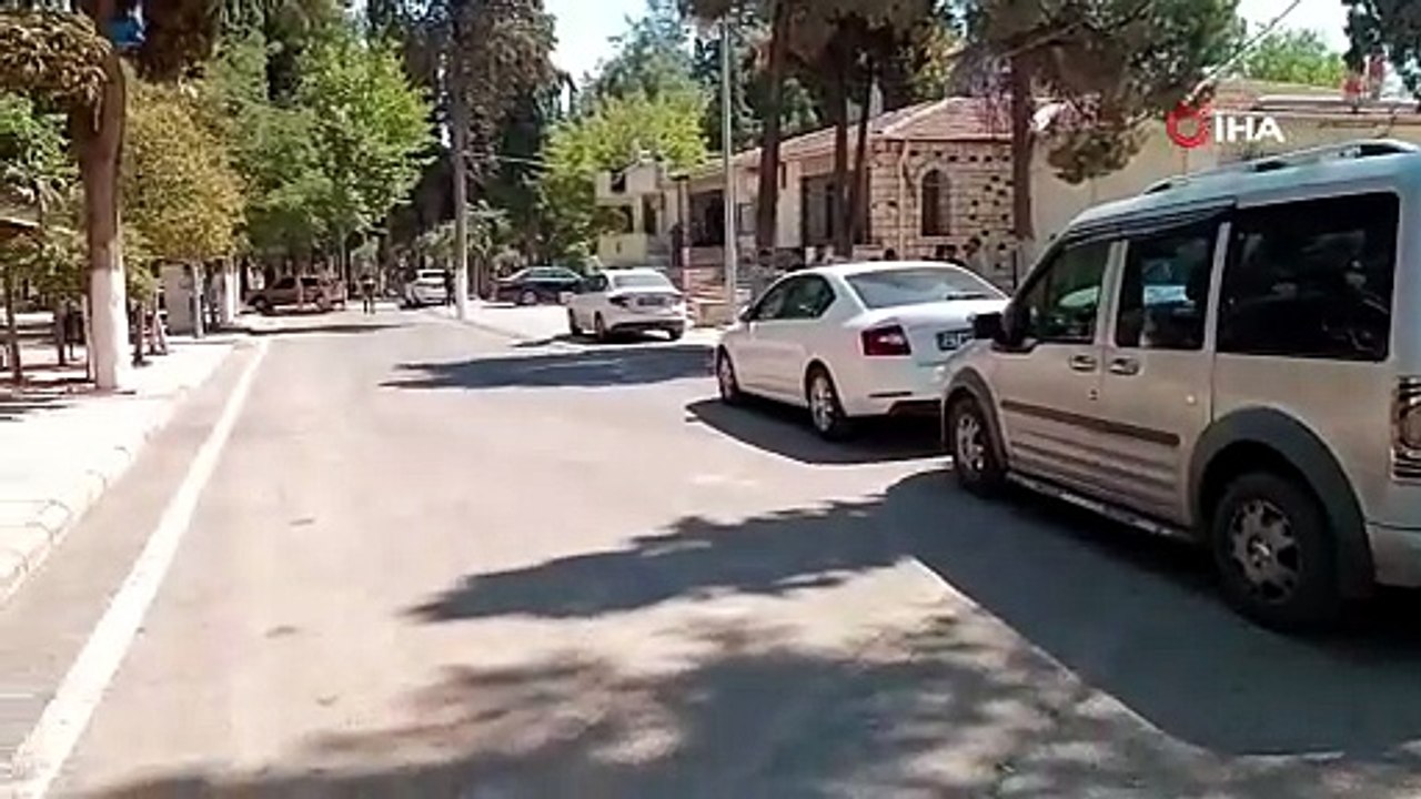 Gömleği ağaca takılınca düştü, kullandığı traktörün altında hayatını kaybetti