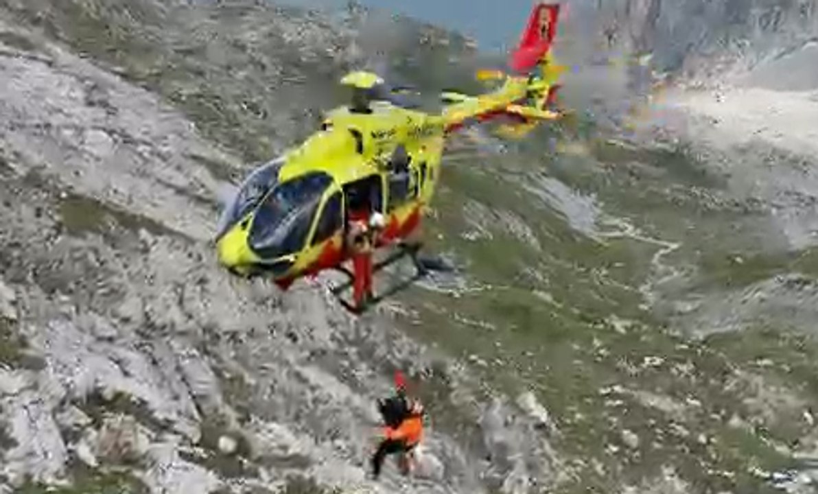 Escursionista recuperato dall'elicottero dopo una caduta nelle Dolomiti di Brenta