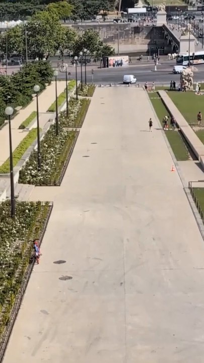 Scorching Heatwave Shuts Down Eiffel Tower