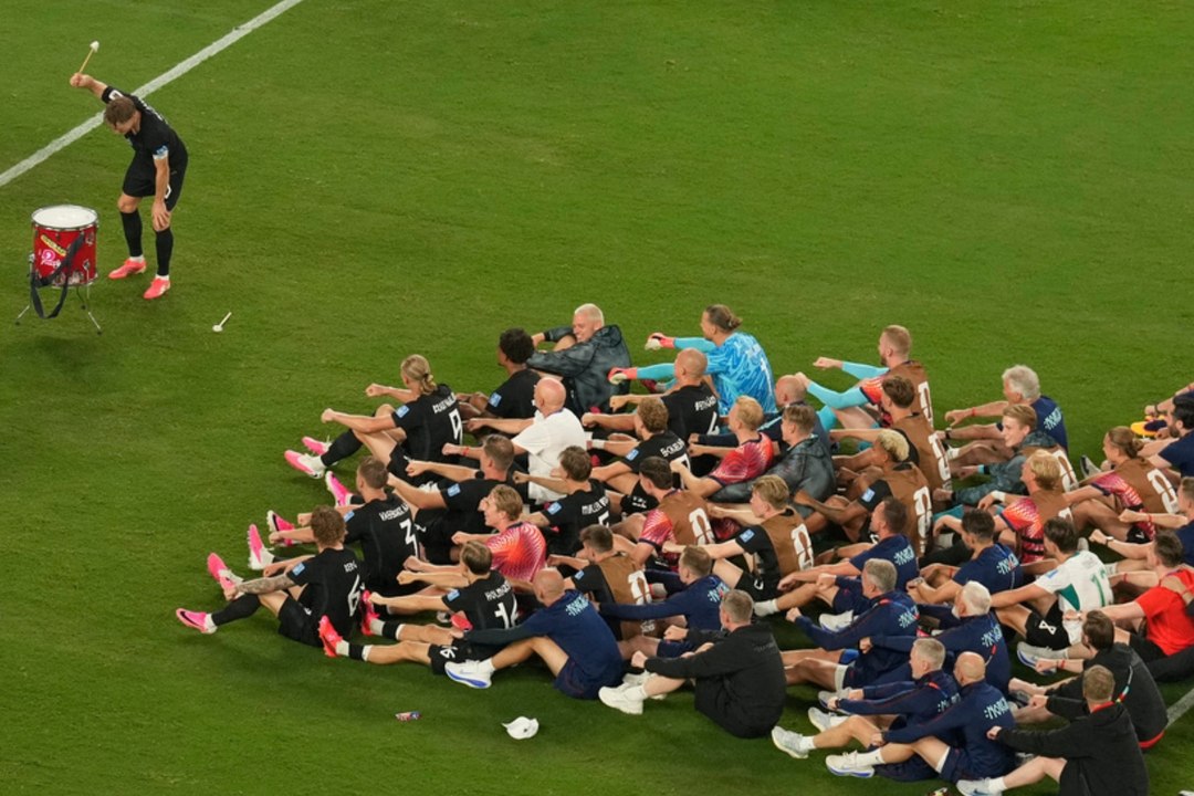 La icónica celebración de “remo” de Noruega se vuelve aún más especial cuando los jugadores se unen a los aficionados