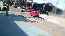 Colisão entre carros deixa três feridos e causa transtornos no trânsito em frente ao Terminal Sul de Cascavel