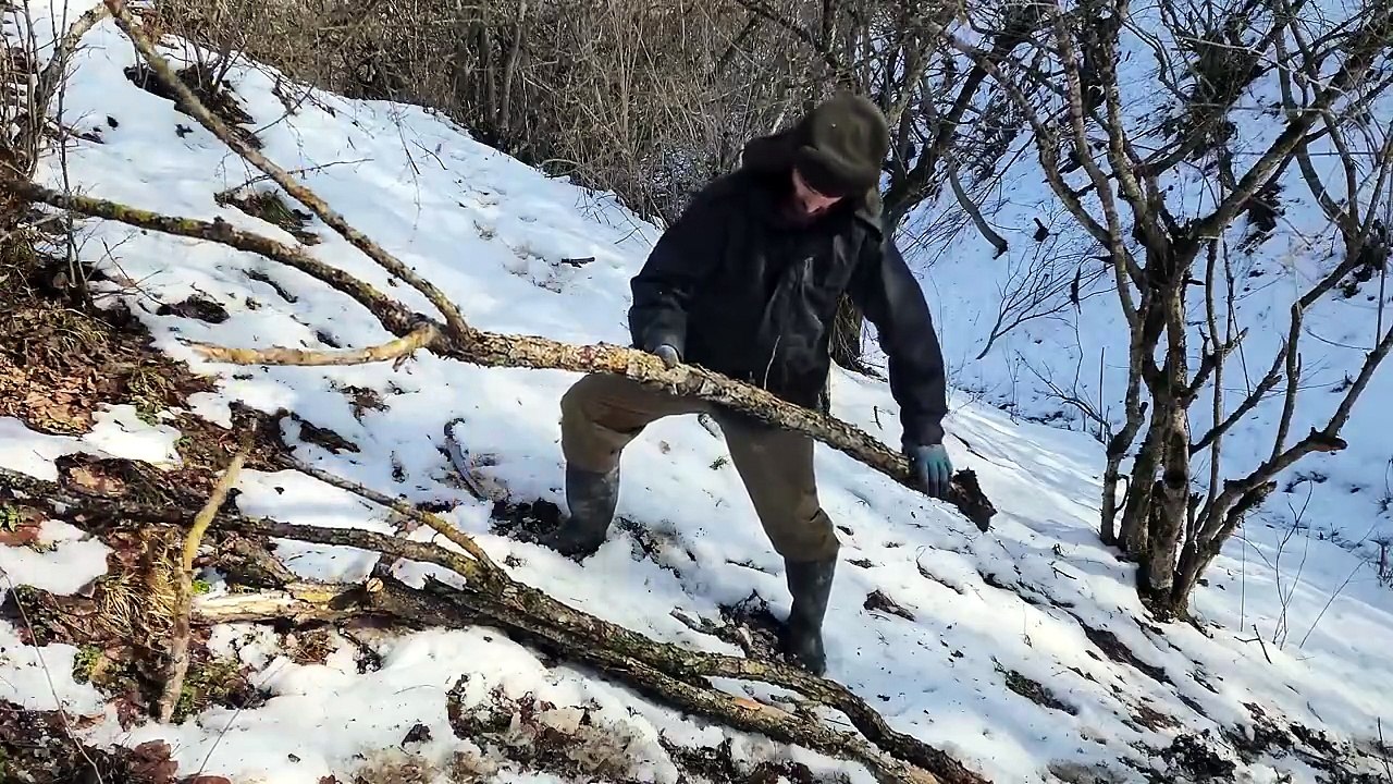 I BUILT A SHELTER IN THE FOREST!! AND LIVED THERE FOR 2 MONTHS!