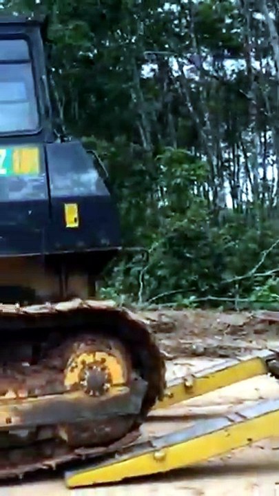 Heavy Equipment Operations : Loading a Bulldozer at Kalimantan Mine