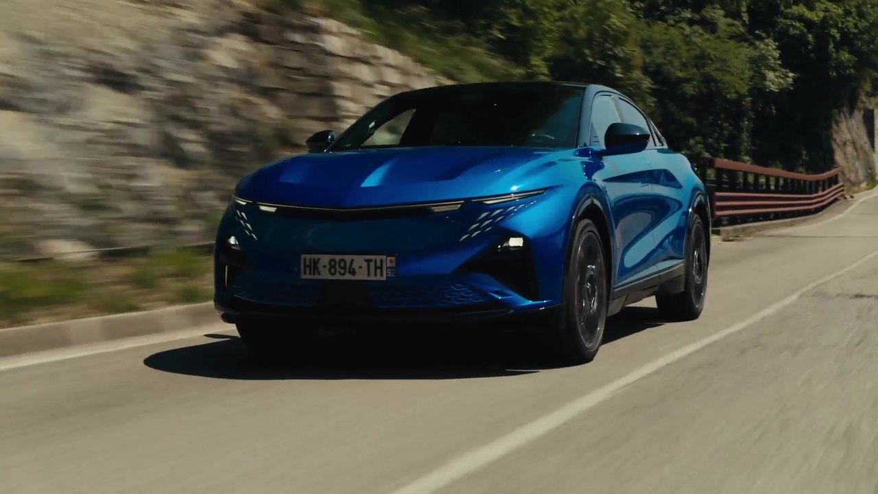 Alpine A390 GTS in Alpine-Vision Blue Driving Video
