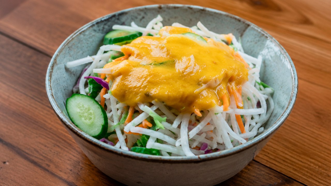 How Does Ginger Brighten Carrot Dressing? 🌿