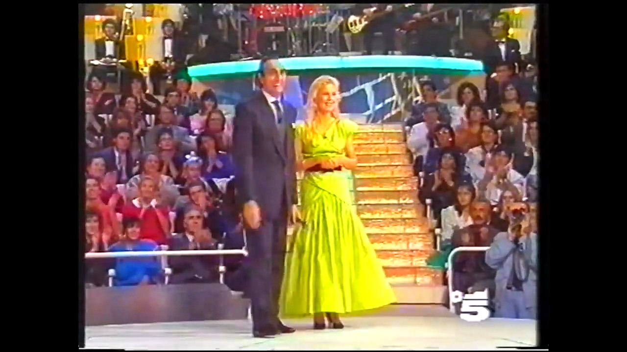 1987 - Johnny Hallyday en Duplex au Festival de San Remo avec Sylvie Vartan et David Hallyday (Canale 5, 7 Février)