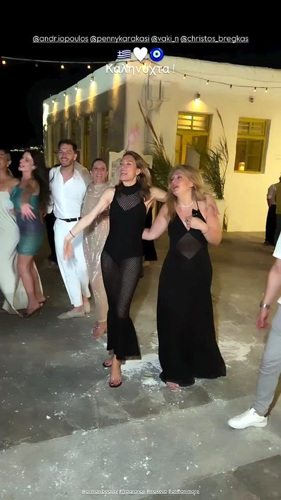 Η Βίκυ Καγιά χορεύει τσιφτετέλι στη Μύκονο part 1