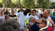 Alemanno esce dal carcere, ecco il brindisi della libertà