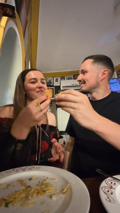 3 restaurants à tester absolument à Séville 🇪🇸Dans cette vidéo, on te montre nos 3 restaurants préférés à Séville et pourquoi ils méritent clairement une place sur ton itinéraire 👌Dis-nous lequel tu as le plus envie de tester ! 💬