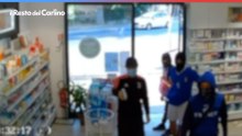 Attimi di grande paura a Coviolo, rapinata la farmacia: il video