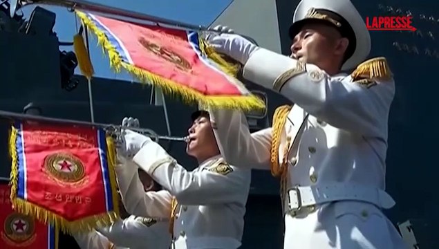 Corea del Nord, Kim Jong Un vara un cacciatorpediniere da 5mila tonnellate