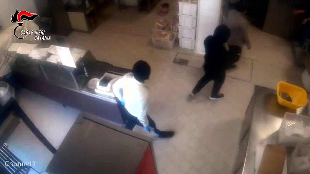 Rapina armata a un panificio di Caltagirone