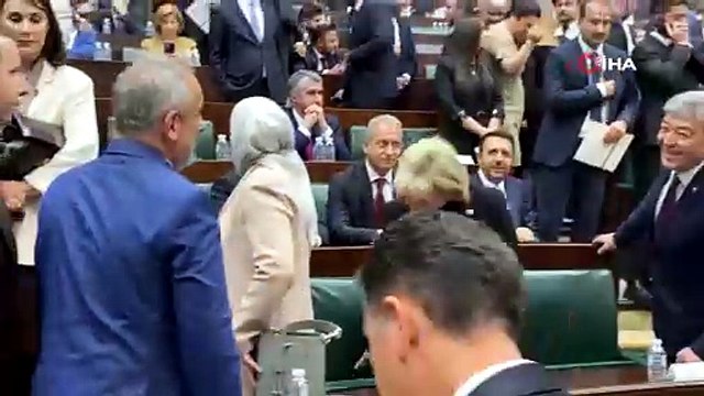 CHP’den istifa eden Nimet Özdemir AK Parti’de! Rozetini Cumhurbaşkanı Erdoğan taktı