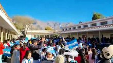 Los chicos de la escuela Zuviría de Cafayate cantaron el feliz cumple a Messi