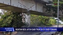 Muatan Rangkaian Besi Jatuh Dari Truk di Fly Over Tomang | KOMPAS PETANG