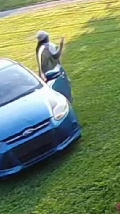 Amazon driver brazenly drives across lawn
