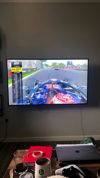 Un Husky “imitateur” de moteur pendant le Grand Prix d’Australie de F1