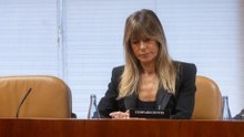 Begoña Gómez lleva su pasaporte a los juzgados de Plaza de Castilla