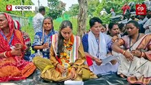 ଅଭିଯୁକ୍ତଙ୍କୁ ଗିରଫ କରାନଯିବାର ପ୍ରତିବାଦ: ପଞ୍ଚାୟତବାସୀଙ୍କୁ ନେଇ ଏସପି ଅଫିସ୍ ଆଗରେ ଚାମେଲିଙ୍କ ଧାରଣା