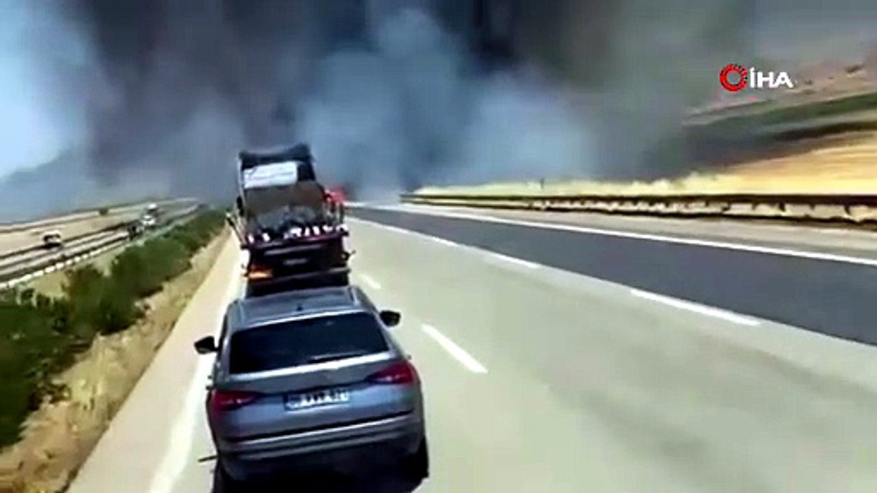 Tarsus-Adana-Gaziantep otoyolunda tır alev alev yandı