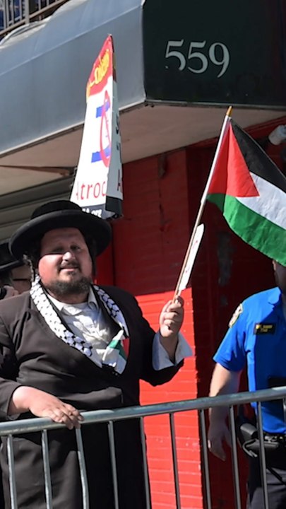 Protesters clash outside anti-Israel Brooklyn coffee shop