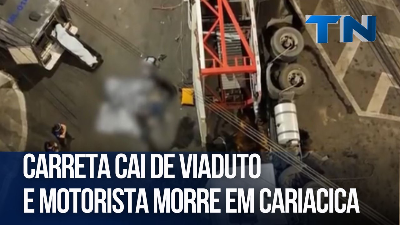 Carreta cai de viaduto e motorista morre em Cariacica