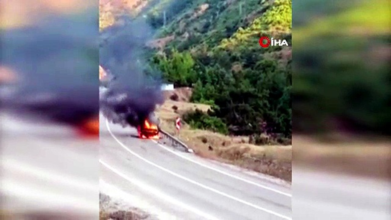 Kozan'da otomobil alev alev yandı, 13 yaşındaki Ömer'in duyarlılığı takdir topladı
