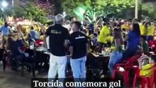Torcida comemora gol do Brasil no Buteco do Toinzinho, no Guará
