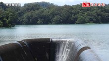 永和山水庫滿了！重現溢流奇景 蓄水率衝上100％