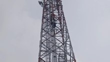Diduga Depresi, Pria di Lampung Nekat Panjat Tower 52 Meter